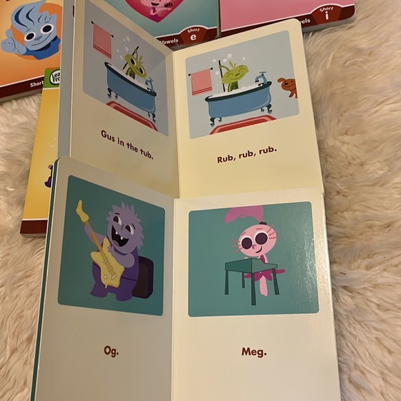 Leap Frog Junior Books Short Vowels - Picture 3 of 4